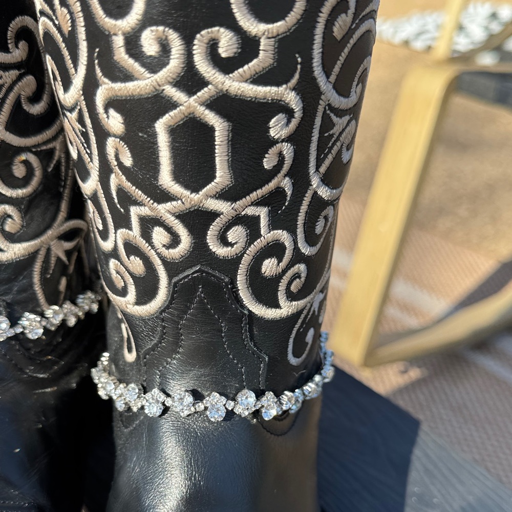 Tony Lama Black and Cream with Rhinestones Heeled Boots - Picture 4 of 9